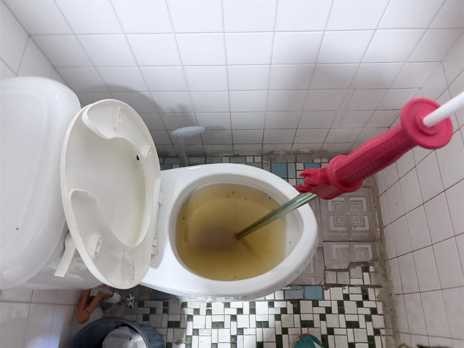 변기 배수 불량 확인